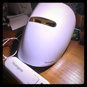 Neutrogena light therapy face mask